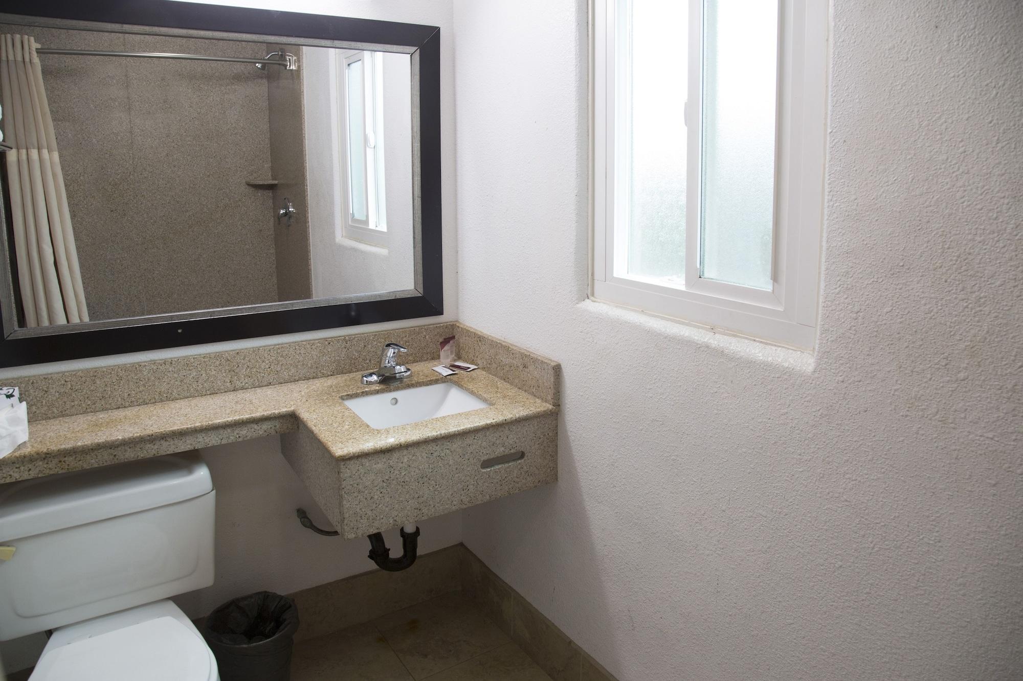 Harbor Inn & Suites Οσιανσάιντ Εξωτερικό φωτογραφία